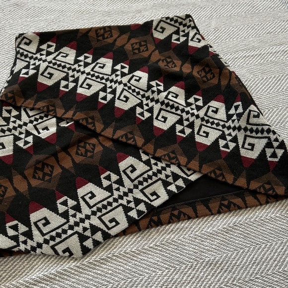 Zara | Aztec printed mini skirt - Picture 4 of 6